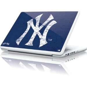   York Yankees   Solid Distressed Vinyl Skin for Apple MacBook 13 inch