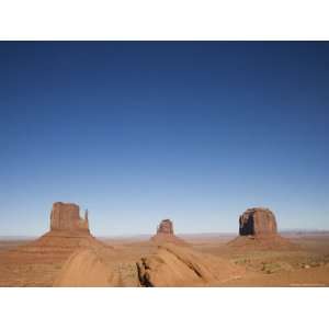 Monument Valley Navajo Tribal Park, Utah Arizona Border, USA Premium 