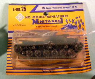 lot of 1/87 scale HO ROCO MINITANKS military vehicles and figures 
