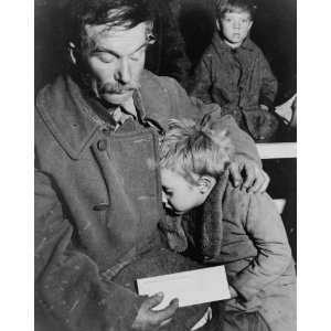 1938 photo Unemployed father with son, at a Workers Alliance meeting 