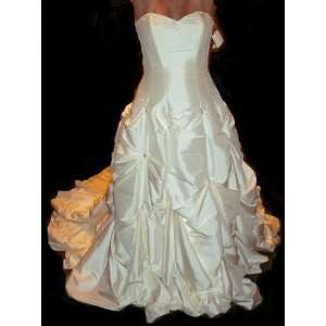  Elegant Strapless Wedding Dress size 12 