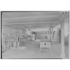 Photo Hoffmann LaRoche Inc., Nutley, New Jersey. Tablet granulating 