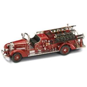  Yat Mi ng 1/24 1938 Ahrens Fox VC Fire Engine   Red Toys 