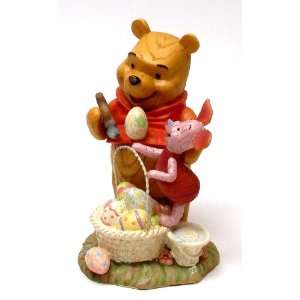  Winnie the Pooh and Piglet Decorating Easter Eggs Figurine 