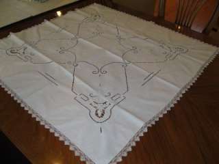 VINTAGE LACE TRIM & INSERT EMBROIDERED TABLE RUNNER  