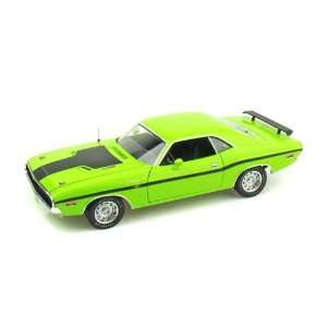  1970 Dodge Challenger 1/24 Green Toys & Games