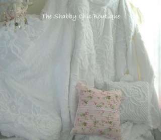 Chenille Full Queen Size Bed Ruffle Quilt Vintage White Roses 