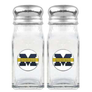 Michigan Wolverines Glass Salt and Pepper Shakers  Sports 