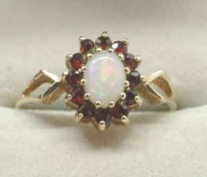 Vintage 1980s Lovely 9ct Gold Opal And Garnet Cluster Ring  