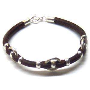   BRACELET BLACK LEATHER AND 3 SILVER RINGS.
