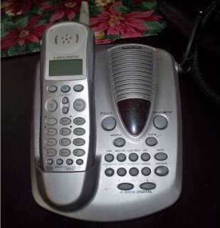 RADIO SHACK 2.4 GHZ DIGITAL CORDLESS PHONE/ANWSERING MACHINE Good 