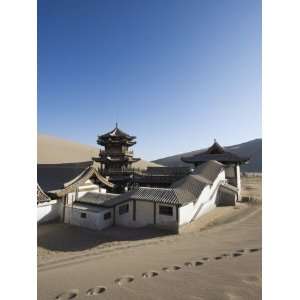  Ming Sha Sand Dunes and Pavilion at Crescent Moon Lake 