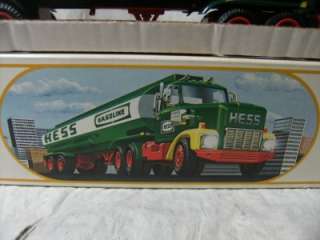 VINTAGE 1984 HESS TOY TRUCK BANK IN ORIGINAL BOX COMPLETE WITH INSERTS 