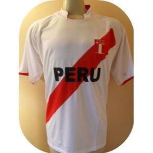  PERU # 9 GUERRERO SOCCER JERSEY SIZE XL. NEW. Sports 
